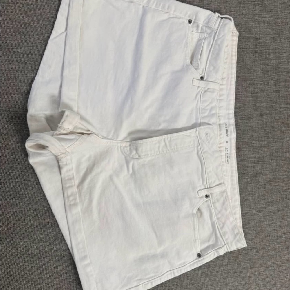 White Old Navy High Rise OG Straight Shorts - Size 22